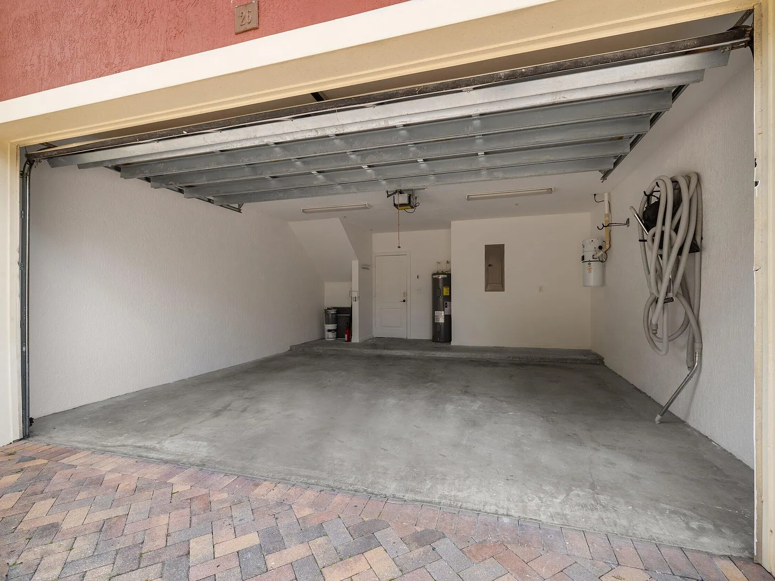 3 bed, 3.5 bath, 1727 sqft, $3,300 — Photo 3