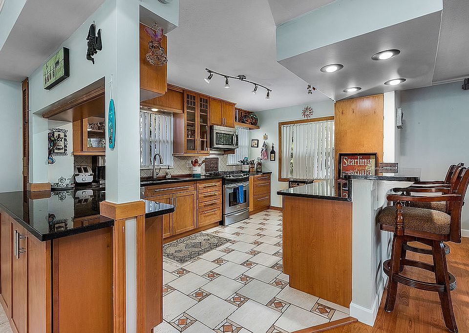 1st image of 120 Coconut Dr