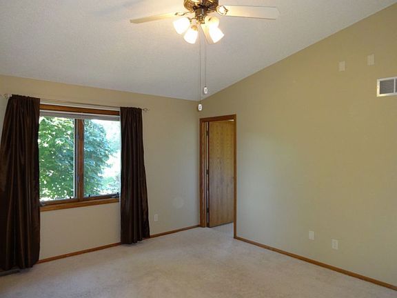 2nd image of 879 Park Knoll Dr