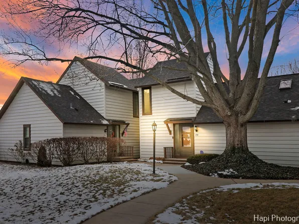 734 Chandler Rd, Gurnee, IL 60031