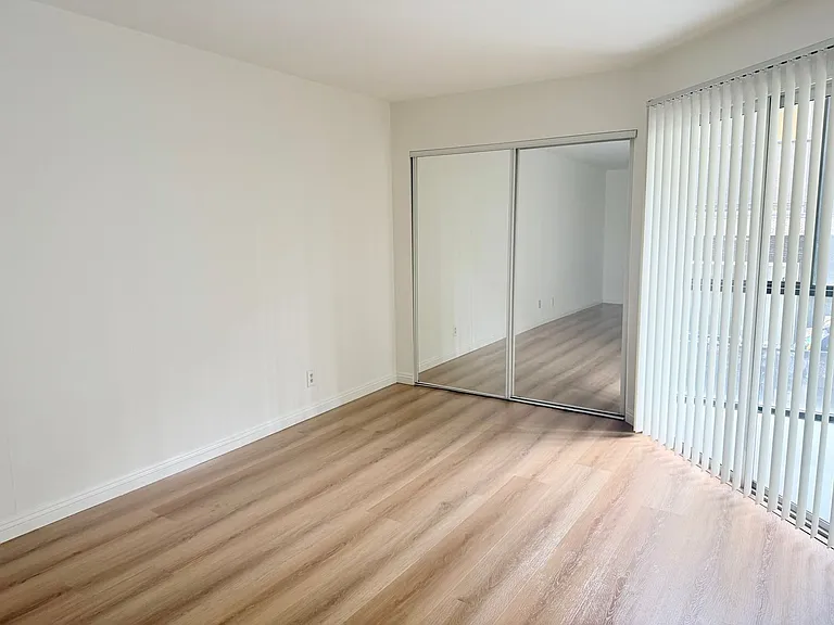 331 Ardmore Avenue Apartments - Prime Location in Koreatown — Photo 16