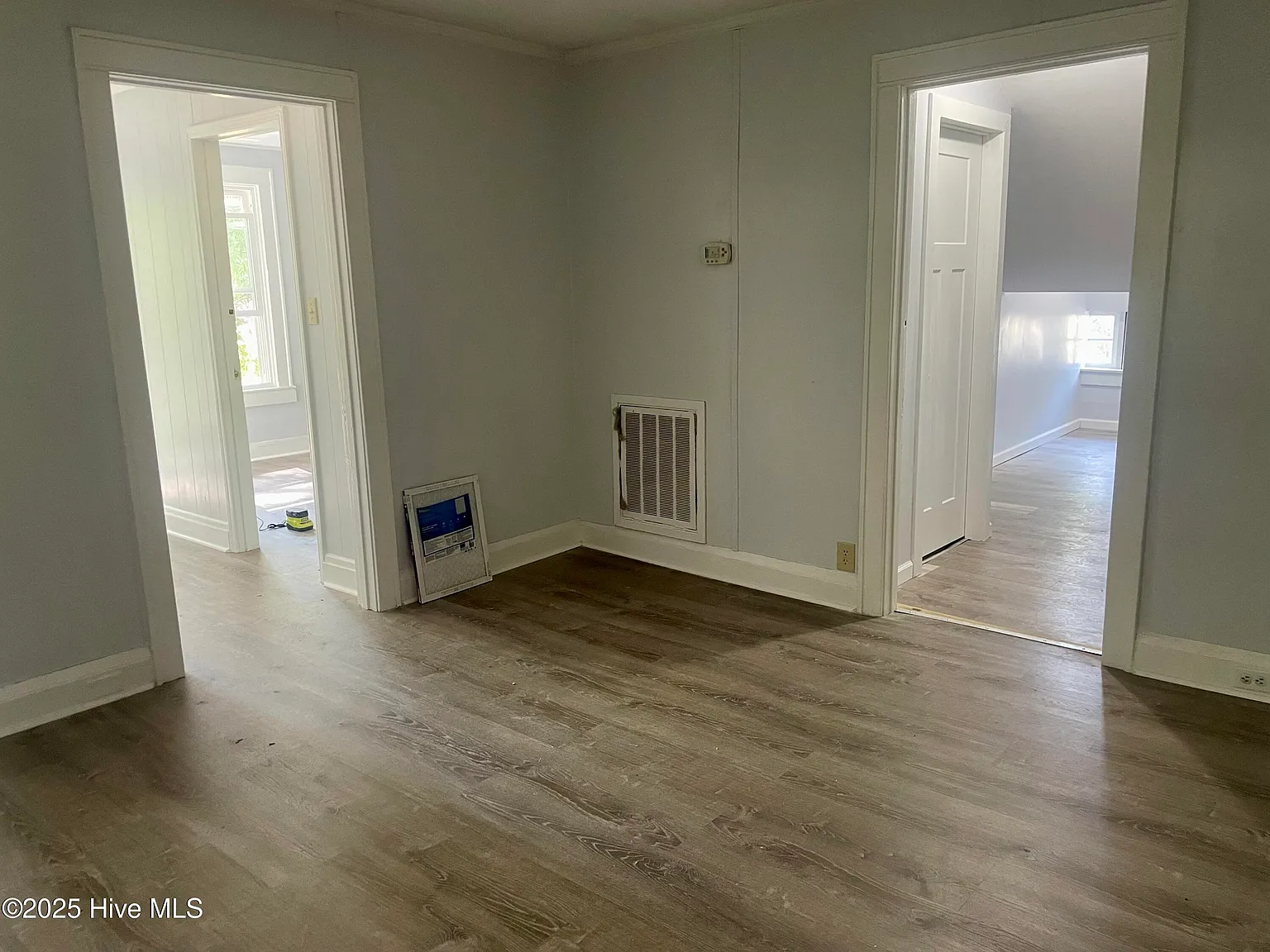3 bed, 1.0 bath, $1,100 — Photo 2