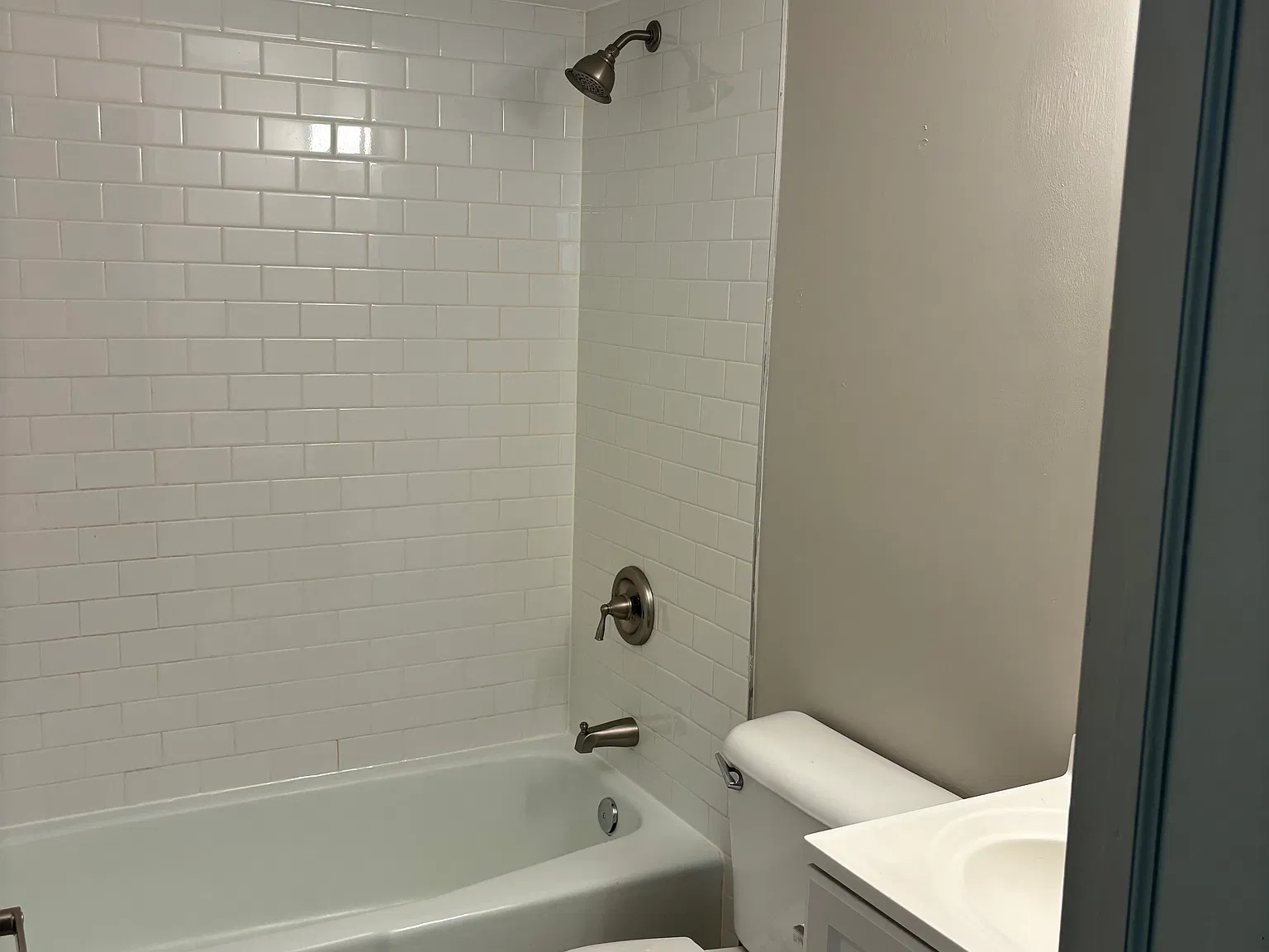 2 bed, 900 sqft, $1,600 — Photo 2
