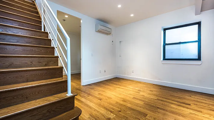 Rented by Nooklyn NYC LLC | media 59