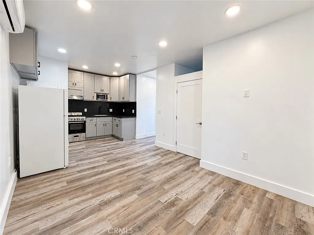 1 bed, 433 sqft, $1,945 — Photo 3