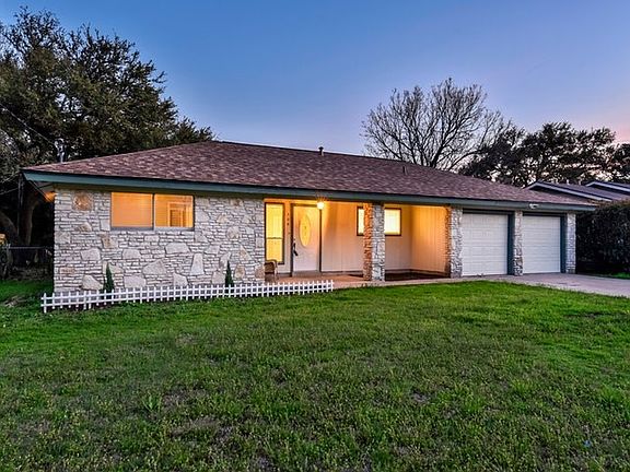 3rd image of 306 Golden Oaks Dr