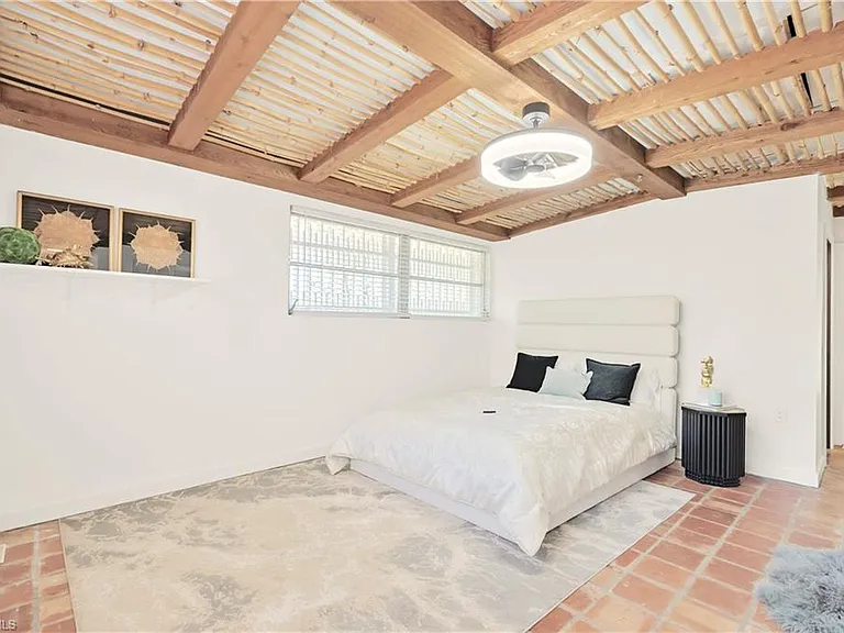 2125 Marina Dr — Photo 25