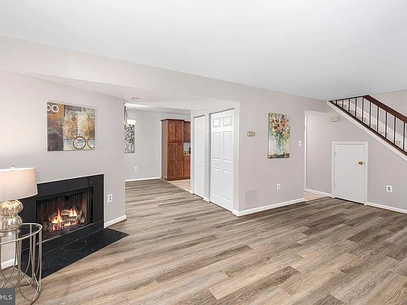 5th image of 10673 Spring Oak Ct