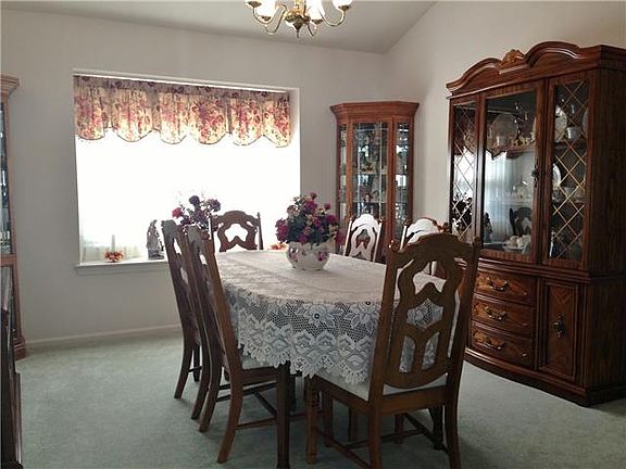 Formal Dining Rm with Vaulted Ceiling