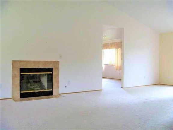 2nd image of 1102 SE Scarlet Oak Dr