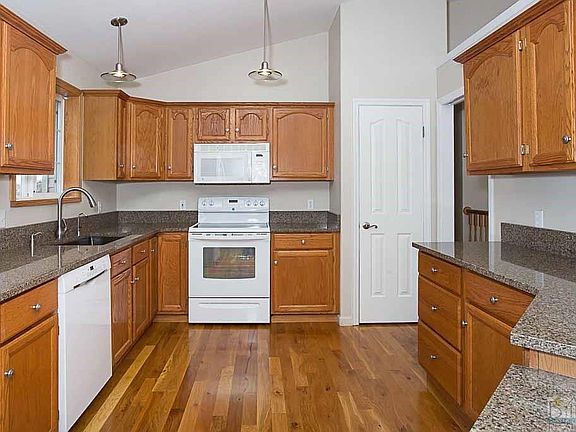 2nd image of 606 Calypso St