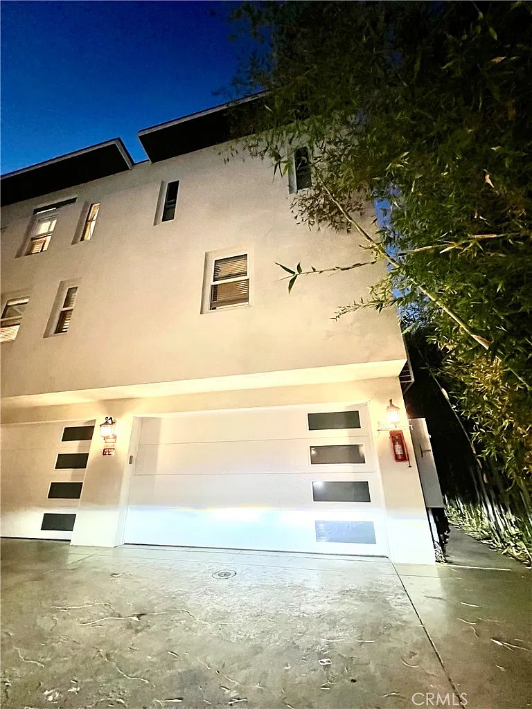 3 bed, 3.5 bath, 1800 sqft, $4,195 — Photo 2