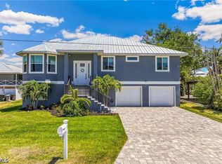 5809 Lauder St, Fort Myers Beach, FL 33931