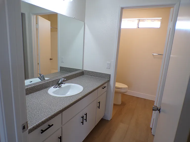 Hesperia Regency Apartments — Photo 45
