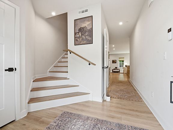 5th image of 1048 Mountain View Dr