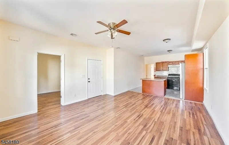 4 bed, 1.0 bath, $3,000 — Photo 4