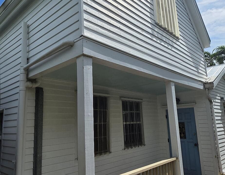 1st image of 614 Roberts Ln