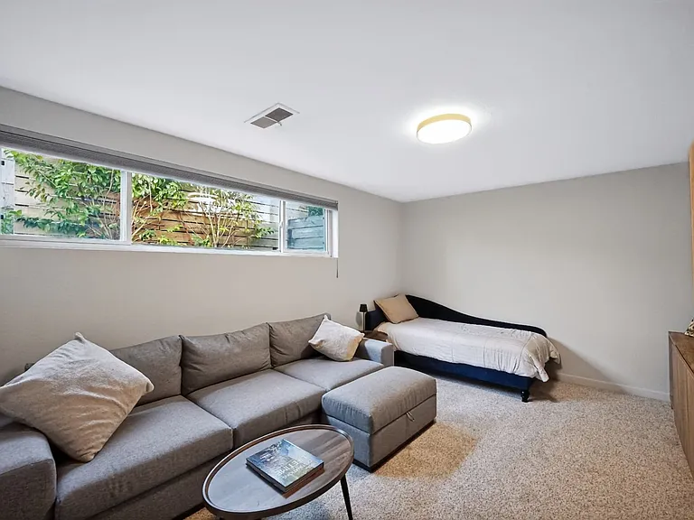5615 Princeton Ave NE — Photo 8