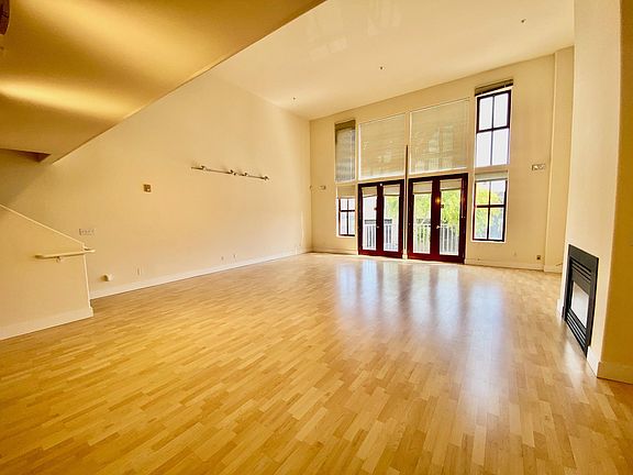 3rd image of 2132 Folsom St Suite 2