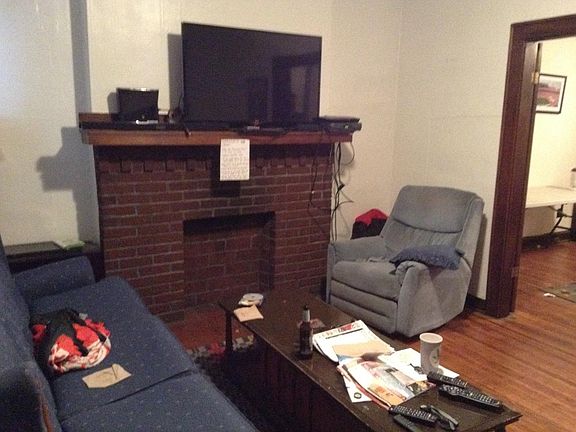 2nd living room