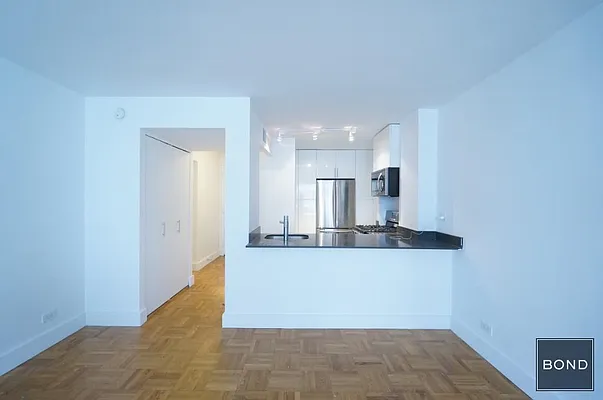 Rented by Bond New York | media 7