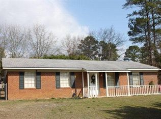 150 Holly Hill Dr, Lyons, GA 30436