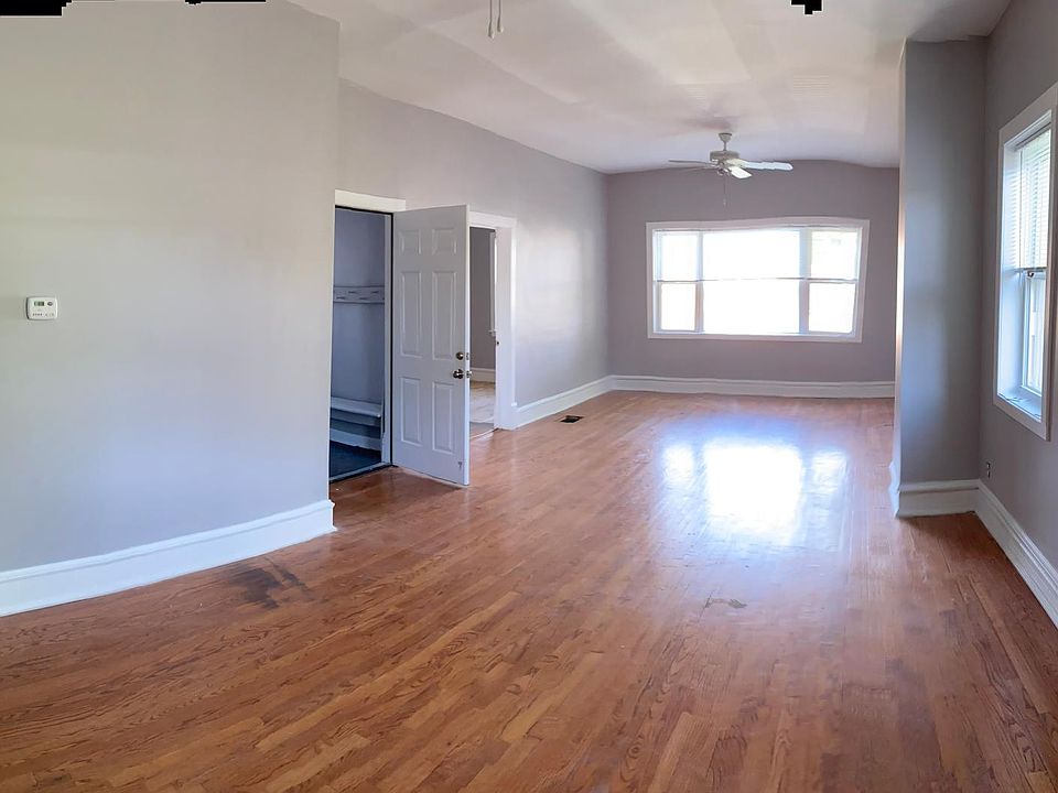 Open Floorplan living & dining rooms