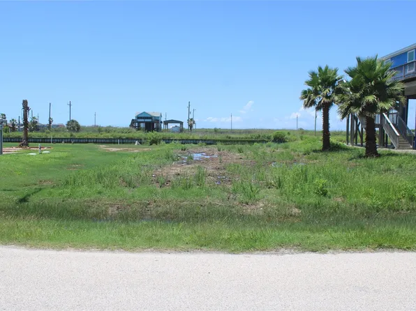 1089 Mabry St, Gilchrist, TX 77617