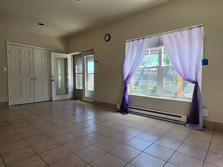 1513 1/2 S Corona Ave — Photo 11