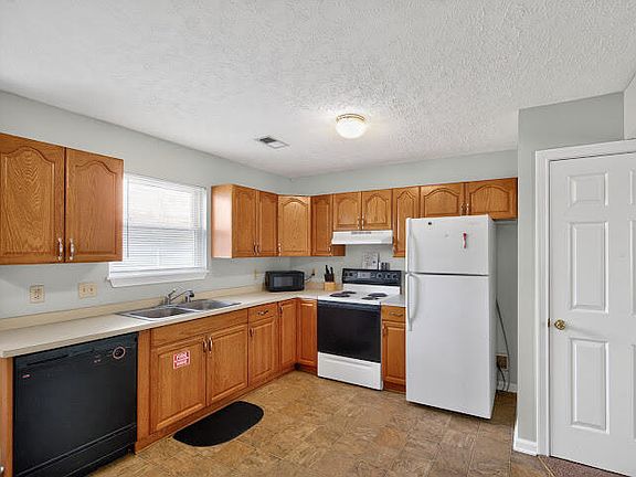 5th image of 502 Tecumseh Trl APT C
