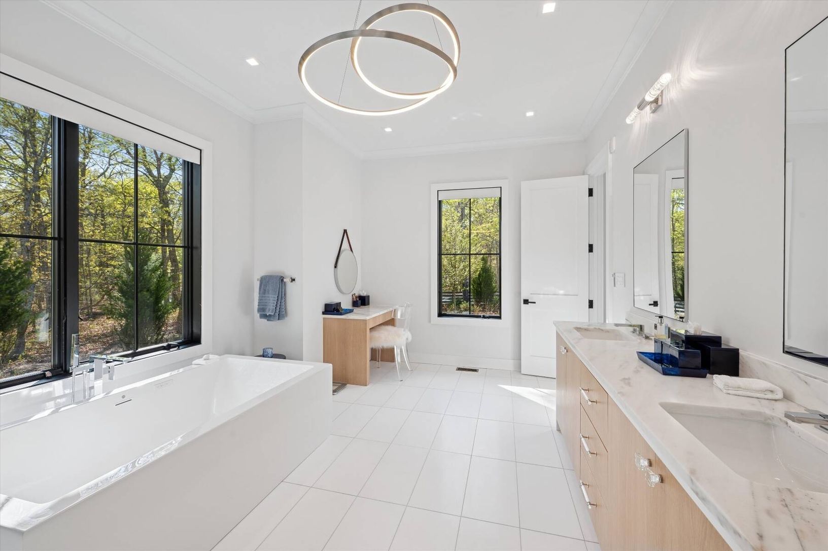  His and Her Vanity + Soaking Tub