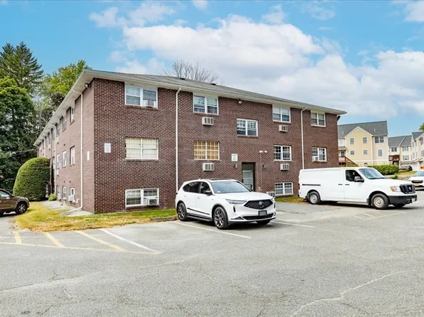 381 Hildreth St APT 106, Lowell, MA 01850
