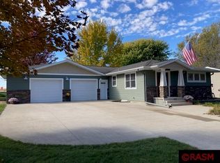 317 Hollywood Ave, New Ulm, MN 56073