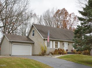 36535 Valley Dr, Paw Paw, MI 49079