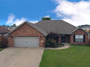 608 Hat Creek Ln, Siloam Springs, AR 72761