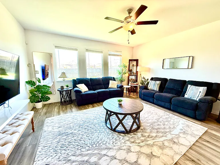 1601 Lake Grove Dr — Photo 17