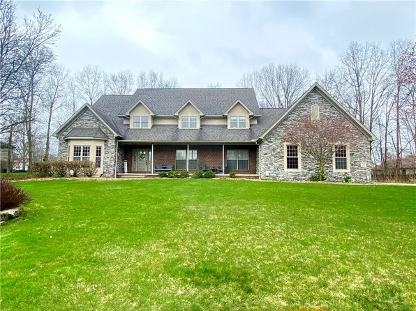 3969 Amhurst Dr, Hermitage, PA 16148