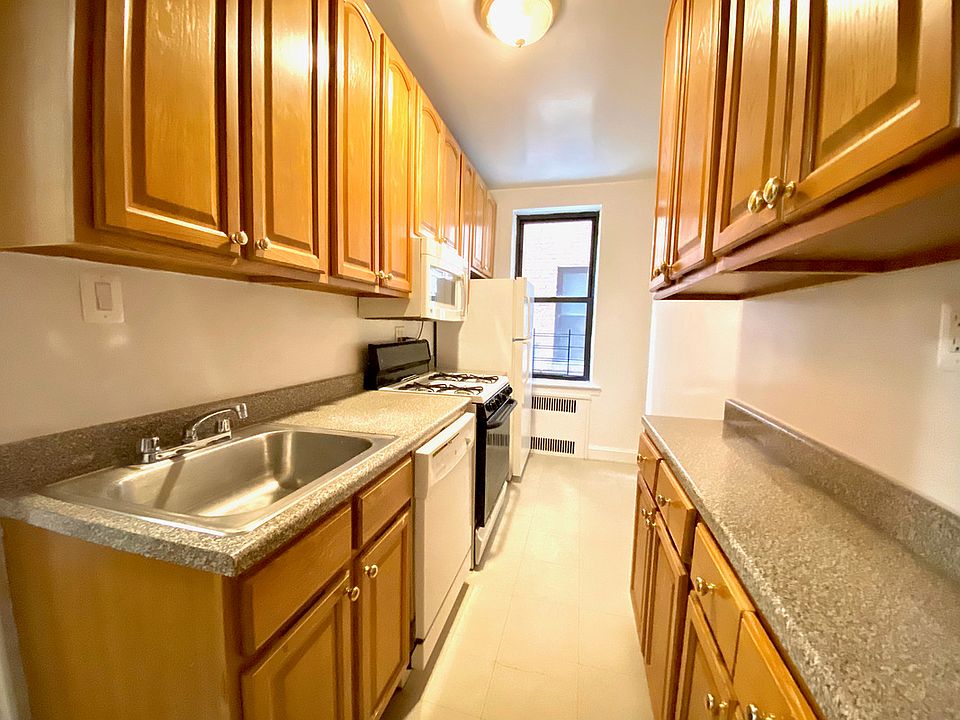 2nd image of 109-15 Queens Blvd #B1