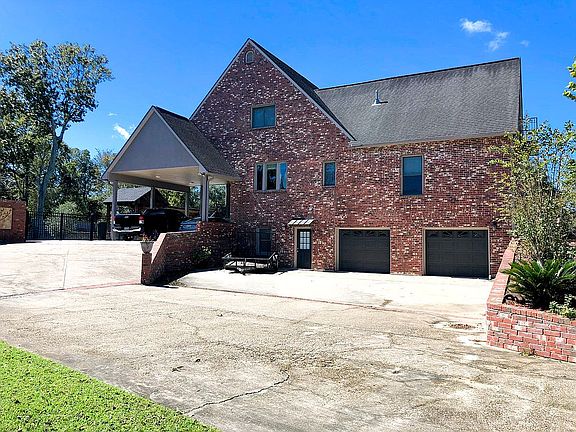 2-car garage / 2-car carport