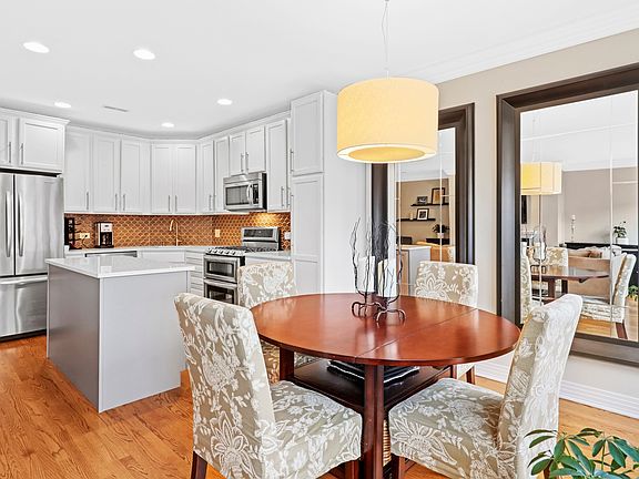 5th image of 3855 N Southport Ave Unit 3