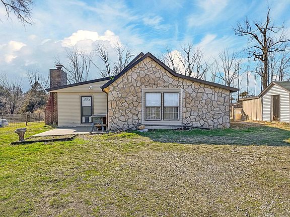 3rd image of 2081 Sand Ridge Road