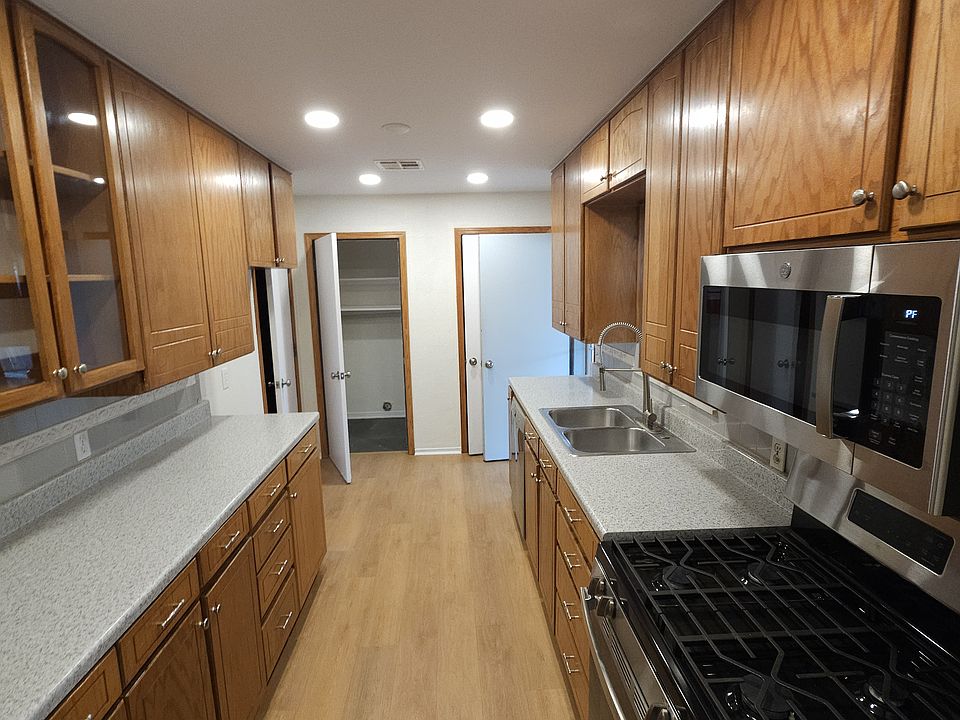 1st image of 2717 Clermont Pl