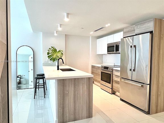 4th image of 9940 W Bay Harbor Dr Unit 5A