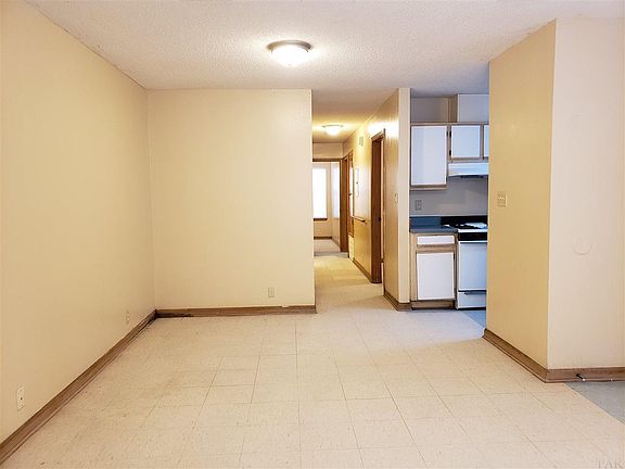 3rd image of 461 S L St #A