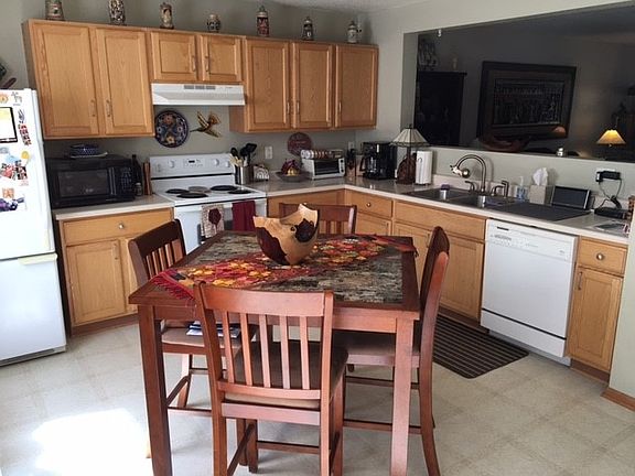 lots of kitchen cabinets