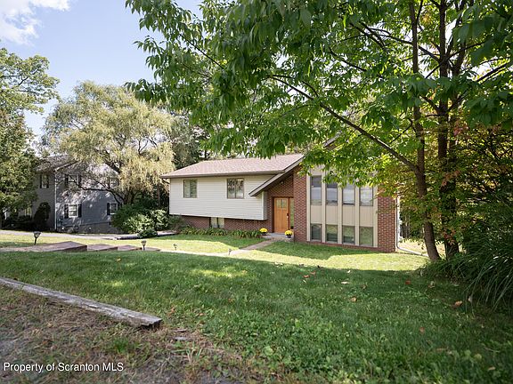3rd image of 6 Fawnwood Dr