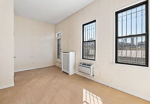 3rd image of 145 W 78th St APT 4A
