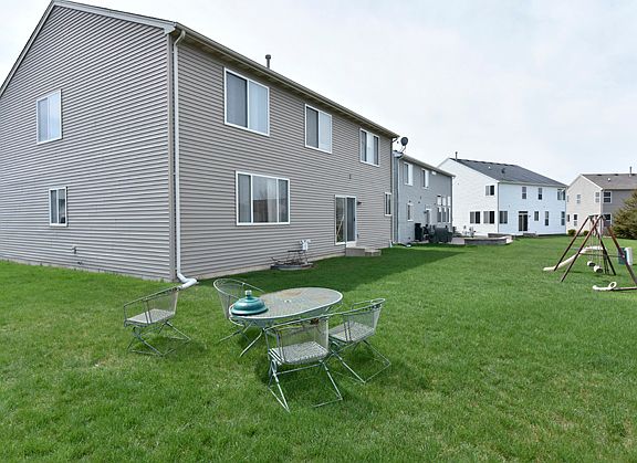 3rd image of 39579 N Queensbury Ln