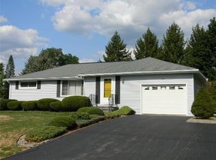 100 Manor Dr, East Syracuse, NY 13057