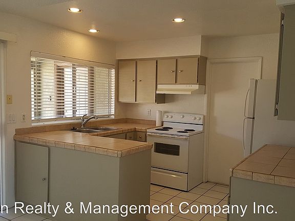 5th image of 555 W La Donna Dr